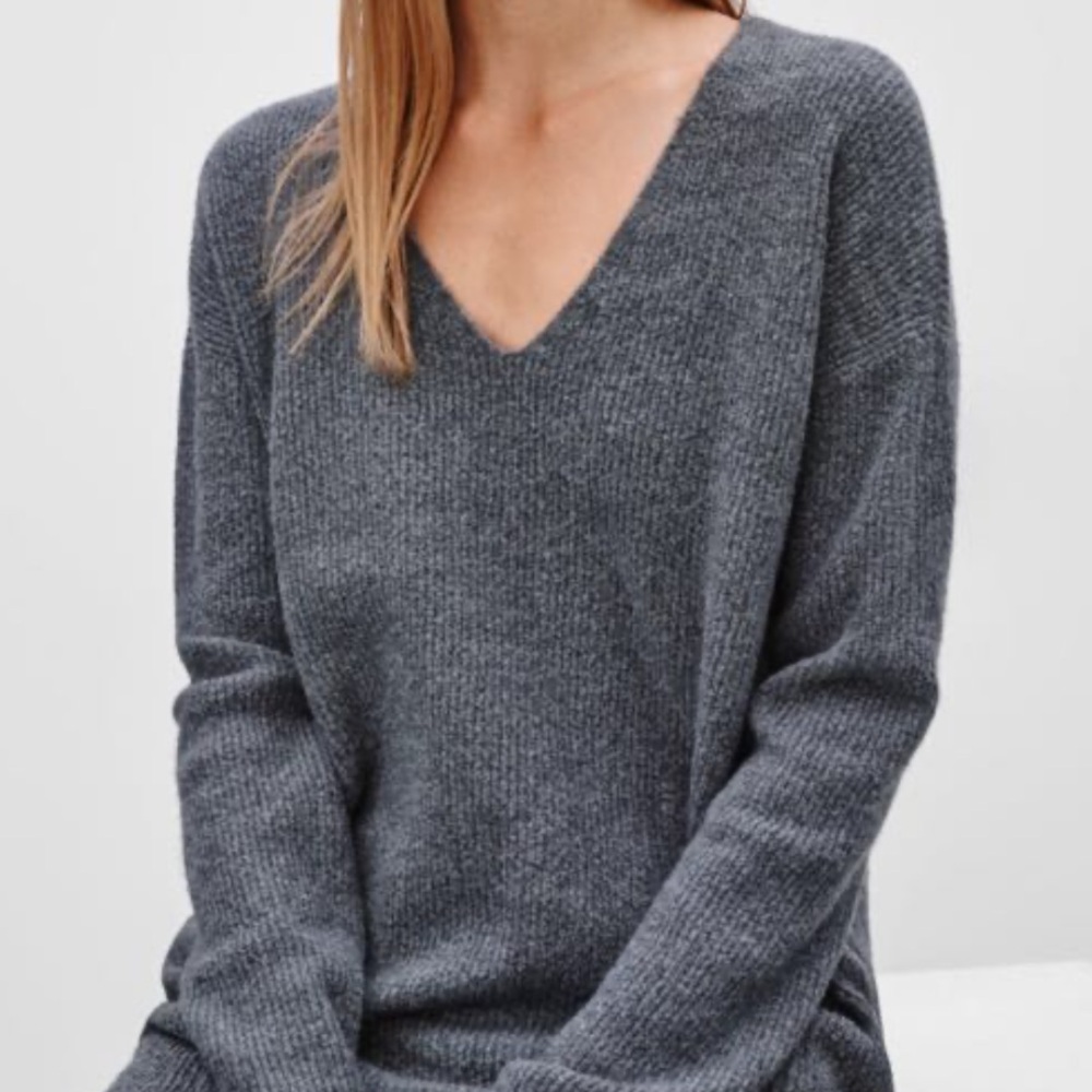 Wilfred V-Neck Grey Knit Longsleeve Sweater Top